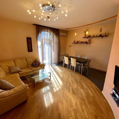 City Center Cute Flat 3 Rooms Jerevan Buitenkant foto