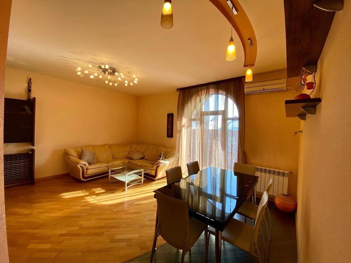 City Center Cute Flat 3 Rooms Jerevan Buitenkant foto